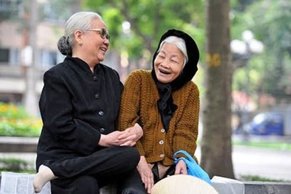 Nhiều đứa trẻ luôn tự hỏi liệu cha mẹ có yêu thương và quan tâm chúng bằng cách như đối với anh chị em khác hay không.