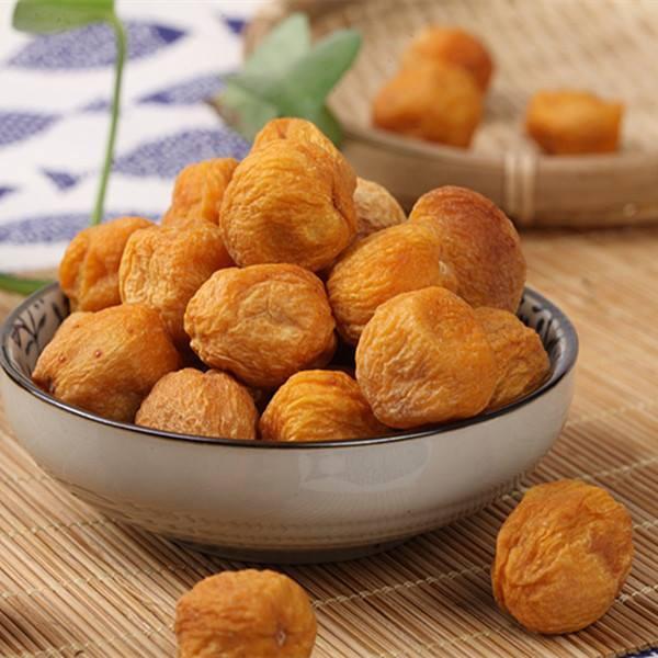 Mơ khô là một lựa chọn tuyệt vời để bổ sung vào chế độ ăn uống hàng ngày của chúng ta, mang lại nhiều lợi ích cho sức khỏe