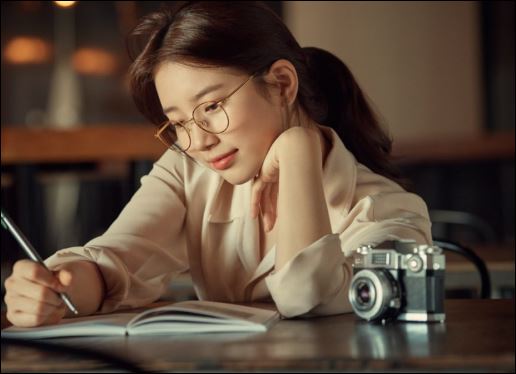 Shbet888.com link không chặn của người phụ nữ hiện đại gặp cực kỳ nhiều áp lực, đôi lúc họ quên mất cái việc bản thân nên mỉm cười. (ảnh minh họa)
