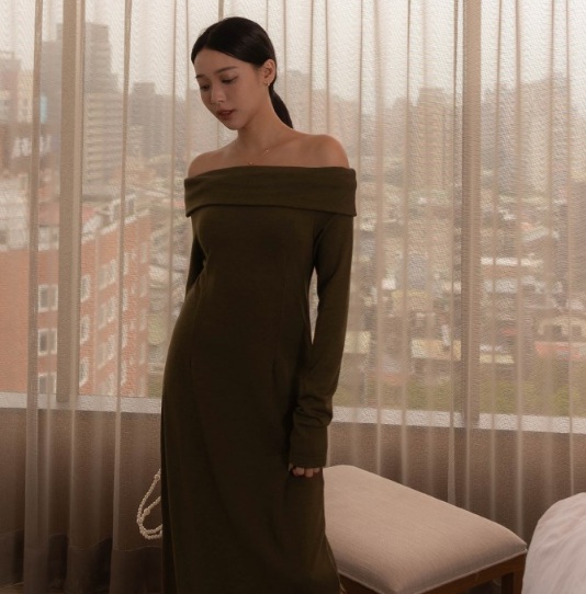 Những ai yêu thích phong cách thướt tha, nữ tính chắc chắn không nên bỏ qua các mẫu đầm dáng dài. 