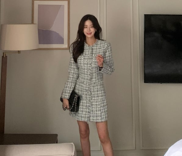 Váy ngắn từ chất liệu tweed luôn mang đến vẻ yêu kiều và thời thượng.