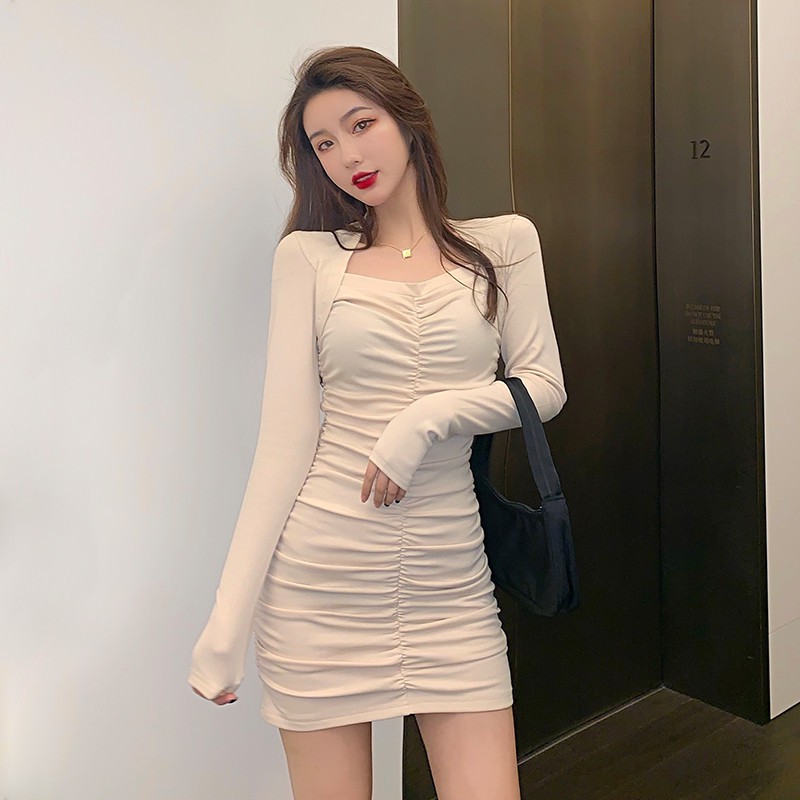 Váy ôm sát giúp tôn lên đường cong Sh88bet đăng ký miễn phí, tạo cảm giác dáng người thanh thoát hơn.