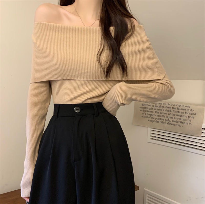 Một ưu điểm lớn của áo len trễ vai là khả năng phối hợp linh hoạt với nhiều loại Shbet999 com đăng nhập