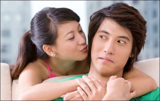 Đàn ông vốn dĩ dễ bị hấp dẫn bởi những người phụ nữ lẳng lơ, chịu chơi.  (ảnh minh họa)