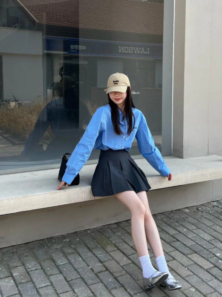 Đối với môi trường công sở, áo sơ mi là lựa chọn không thể bỏ qua.
