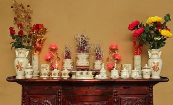 Bàn thờ là nơi linh thiêng, đòi hỏi sự thanh tịnh và sạch sẽ tuyệt đối. Do đó, việc đặt bàn thờ gần bếp, nhà vệ sinh hoặc nhà tắm là một sai lầm nghiêm trọng trong phong thủy, dễ làm mất đi sự linh thiêng và ảnh hưởng đến sự nghỉ ngơi của Link nhập code shbet https freecode shbet pages dev, thần linh.