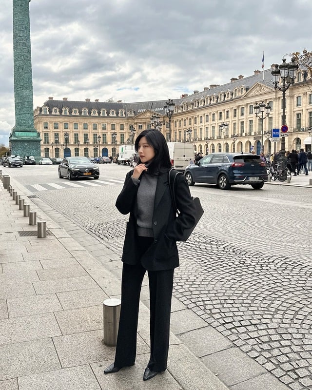 Một bộ suit lịch sự là lựa chọn lý tưởng để thể hiện phong cách tinh tế.