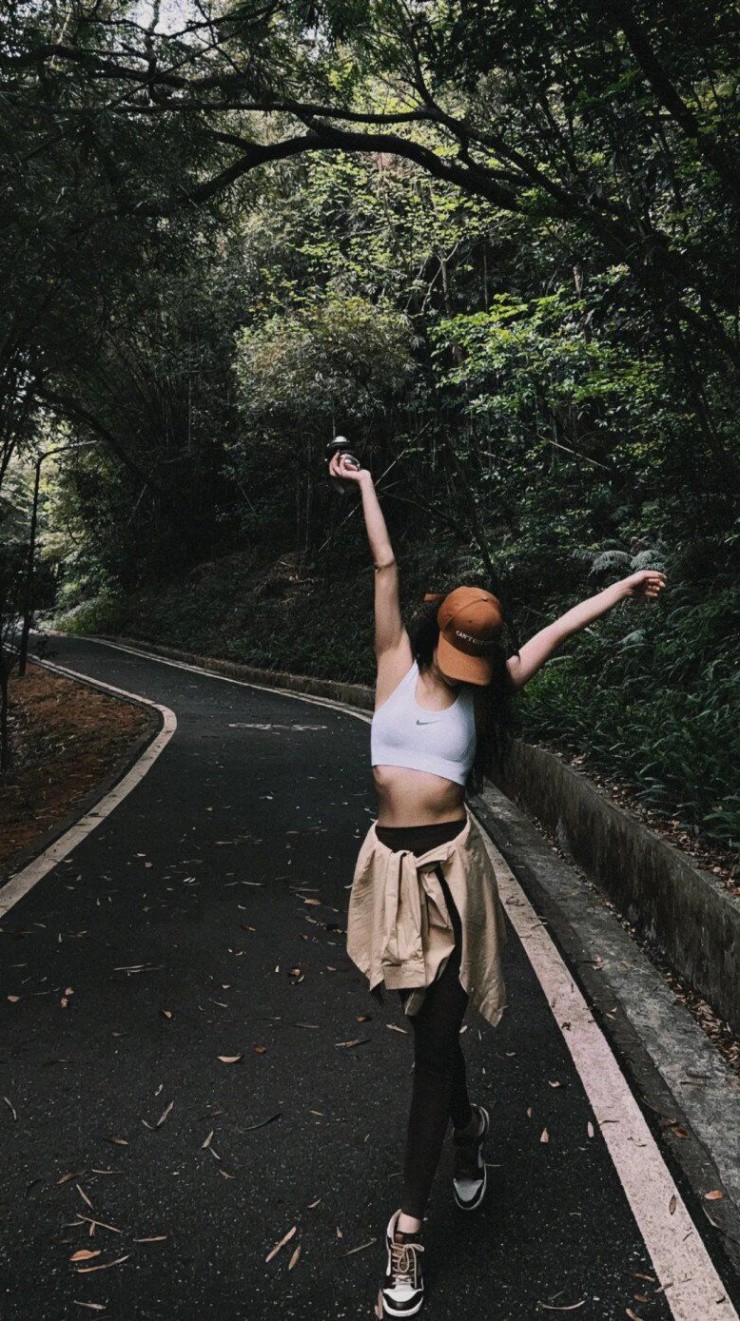Đi bộ là phương pháp đơn giản và dễ duy trì, phù hợp với mọi lứa tuổi. 