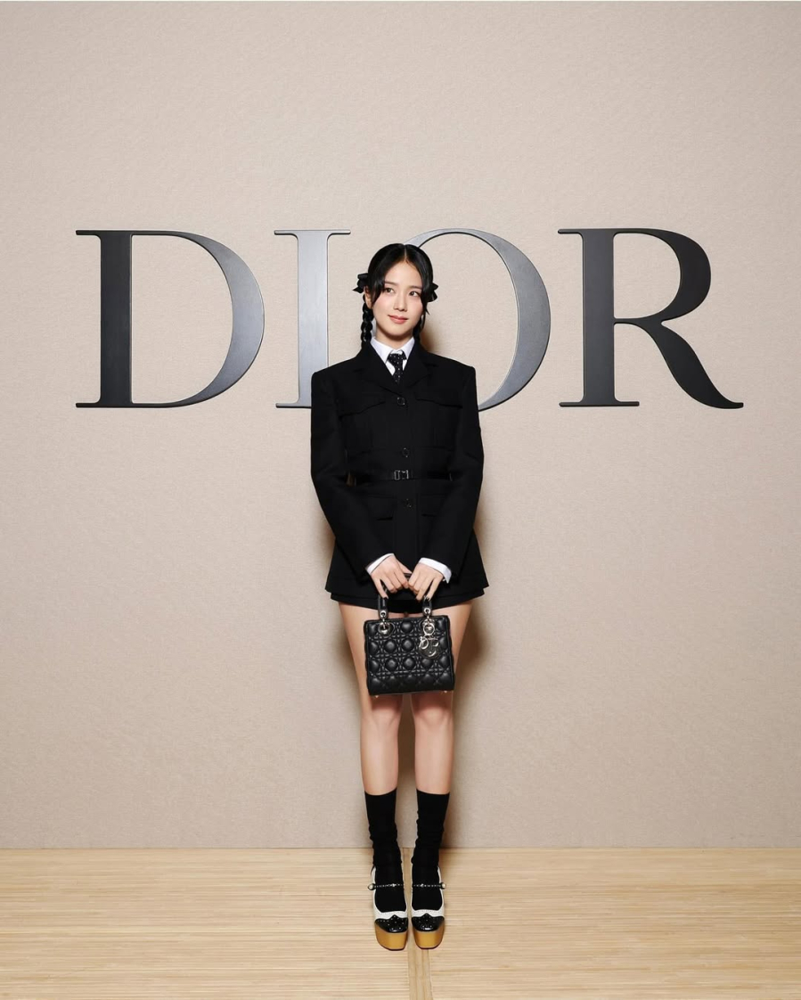Jisoo cũng xuất hiện thường xuyên trên thảm đỏ với những Shbet999 com đăng nhập thanh lịch đến từ các bộ sưu tập mới nhất của Dior