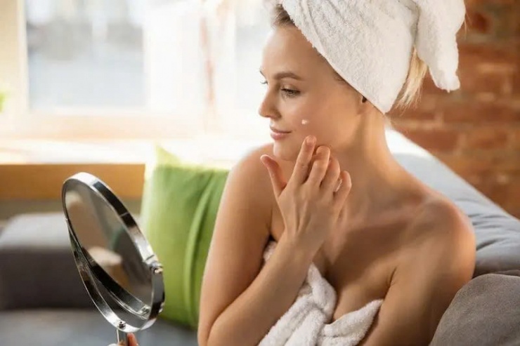 Các vấn đề sắc tố như nám, sạm da hay thâm mụn thường trở nên rõ rệt hơn sau tuổi 40
