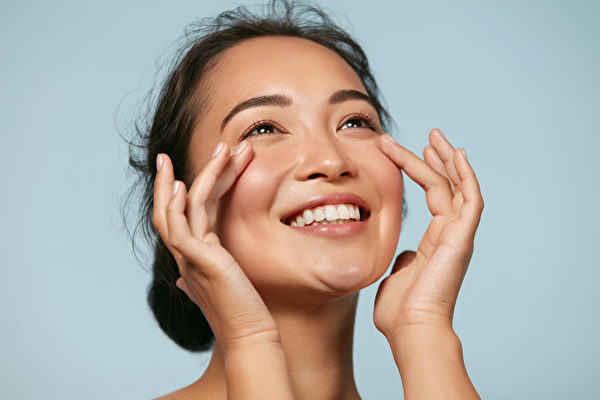 Chế độ ăn uống chứa nhiều đường hoặc carbohydrate tinh chế đẩy nhanh quá trình lão hóa.