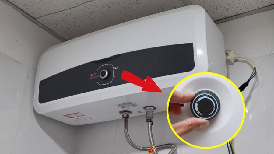 Bình nóng lạnh có nút điều chỉnh nhiệt độ giúp người dùng lựa chọn mức nhiệt phù hợp với nhu cầu sử dụng.