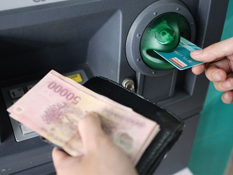 Cách lấy lại thẻ ATM nhanh khi bị nuốt thẻ