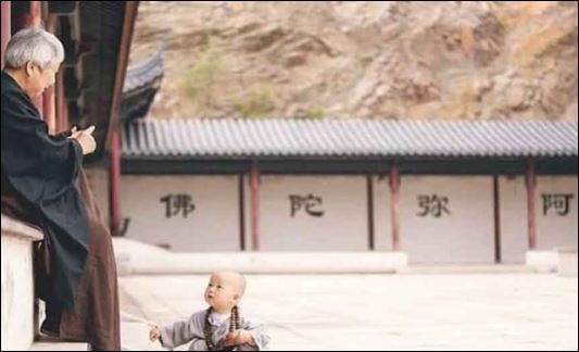 Việc ở nhà anh chị em ruột sẽ gây ra những tranh cãi tâm lý cho đối phương. (ảnh minh họa)
