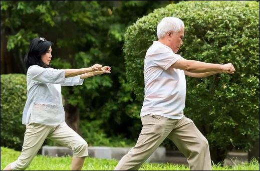 Phụ nữ cần có khả năng học tập không ngừng, điều này sẽ giúp họ sống sắc bén, trí tuệ hơn (ảnh minh họa)