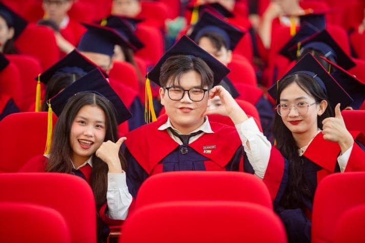 Công nghệ kỹ thuật ô tô là chuyên ngành về kỹ thuật bao gồm các hoạt động chuyên môn như: Thiết kế, sản xuất, lắp ráp, bảo trì, bảo dưỡng,...