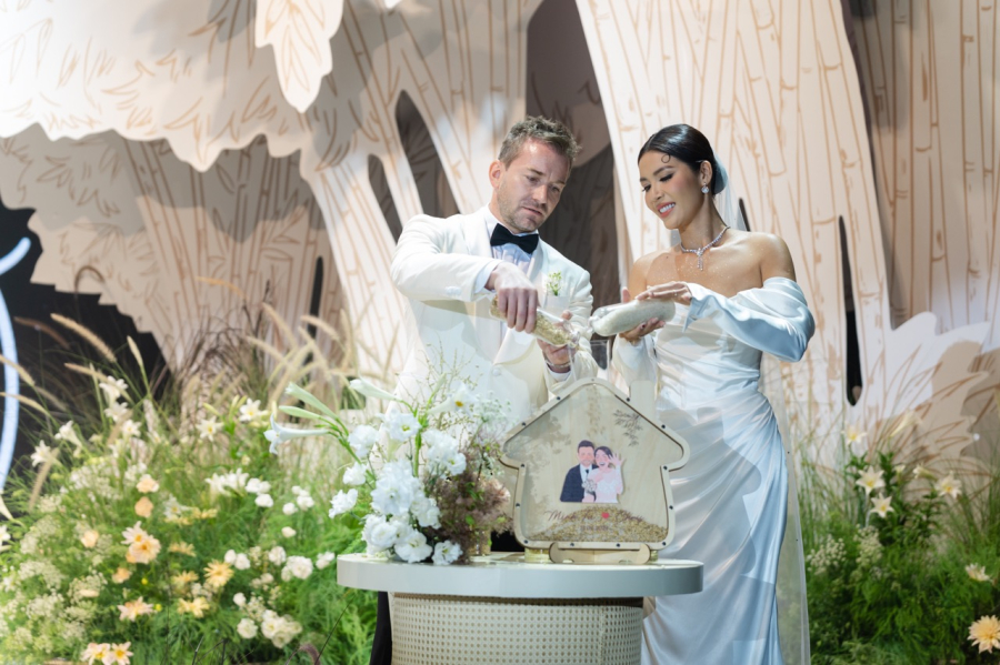 Minh Tú và chồng Tây Christopher tổ chức tiệc cưới tại TP.HCM.