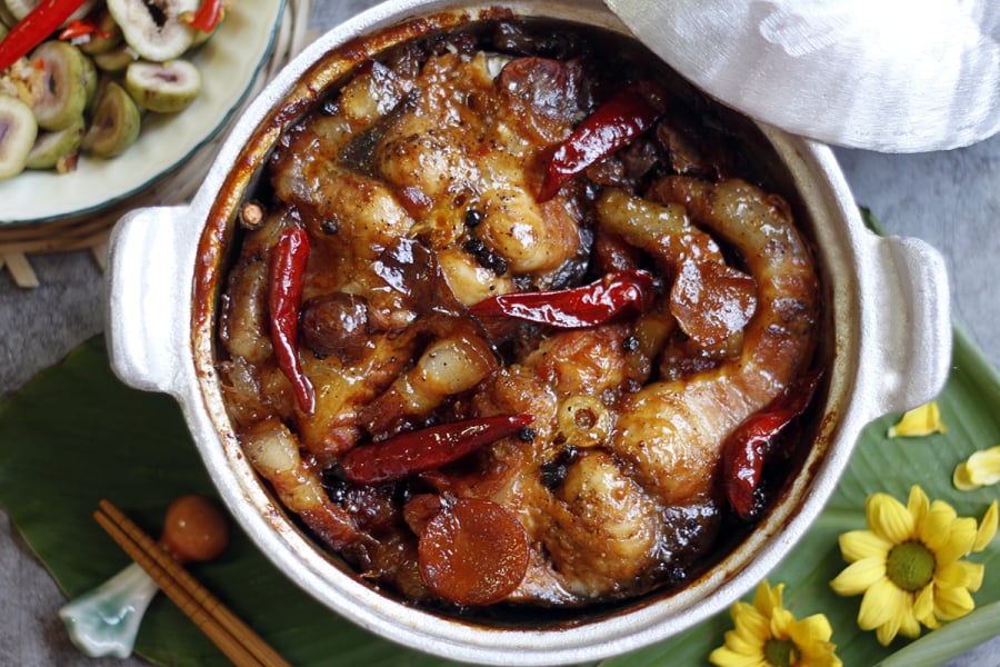 Cá trắm kho mật mía