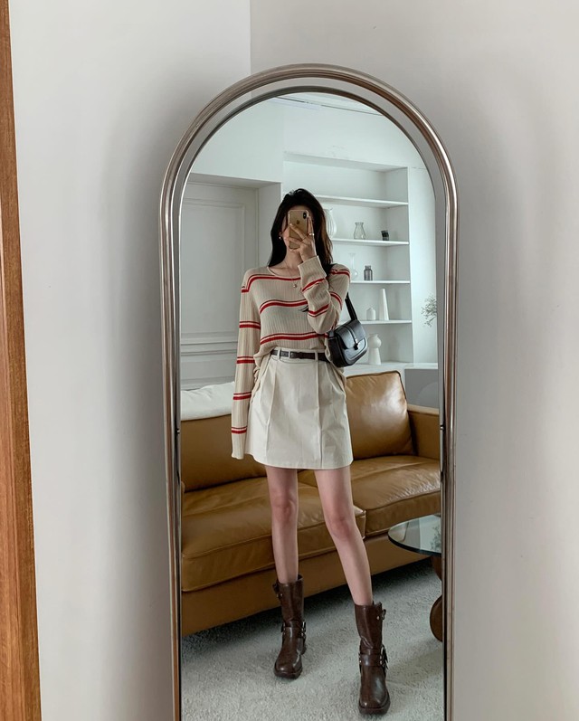 Đôi boots cao cổ không chỉ giữ ấm mà còn làm tăng vẻ thời thượng cho tổng thể Shbet999 com đăng nhập.