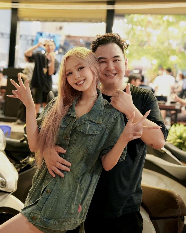  Xoài Non gây chú ý khi đăng tải bài viết thông báo việc 'đường ai nấy đi' với streamer Xemesis.
