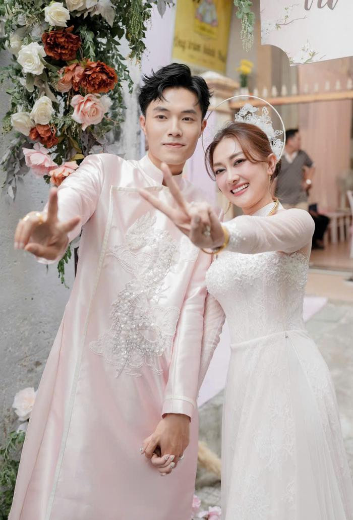 Cặp sao xác nhận kết thúc mối quan hệ cuối tháng 11 sau một năm làm Quatrian shbet hiện đang mở nhưng chưa đăng ký kết hôn.