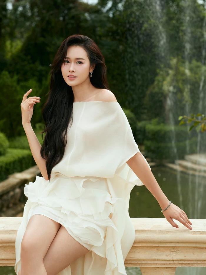 Bà xã Anh Đức có những chia sẻ sau khi nhận chỉ trích dữ dội từ dư luận.  