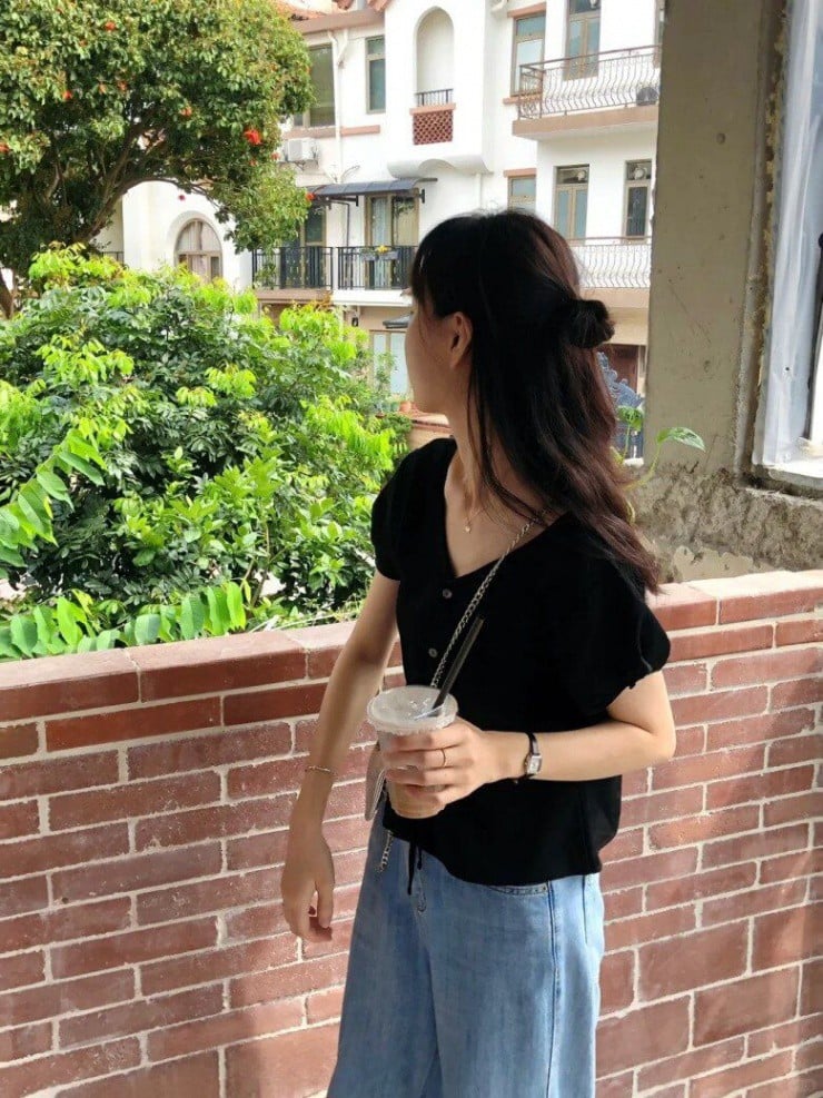 Nếu bạn yêu thích vẻ trẻ trung, năng động, hãy thử Link Vào SHBET88 Mới Nhất buộc nửa búi tròn. 