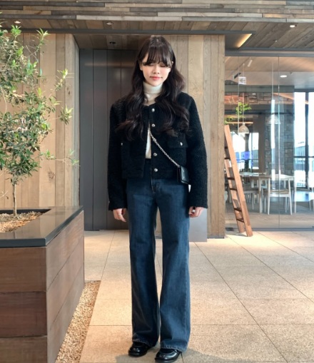 Nếu bạn yêu thích sự thoải mái nhưng vẫn muốn trông thật sành điệu, quần jeans ống rộng chính là lựa chọn lý tưởng.