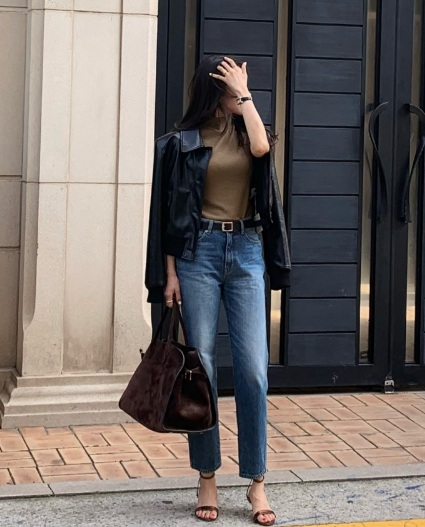 Không thể bỏ qua quần jeans ống đứng nếu bạn muốn sở hữu vẻ ngoài trẻ trung và thời thượng.