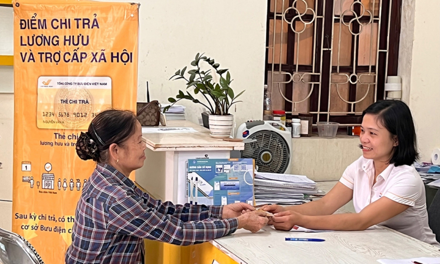  BHXH Việt Nam vừa có thông báo về việc tổ chức chi trả lương hưu, trợ cấp BHXH gộp hai tháng 1-2/2025. (Ảnh minh họa)