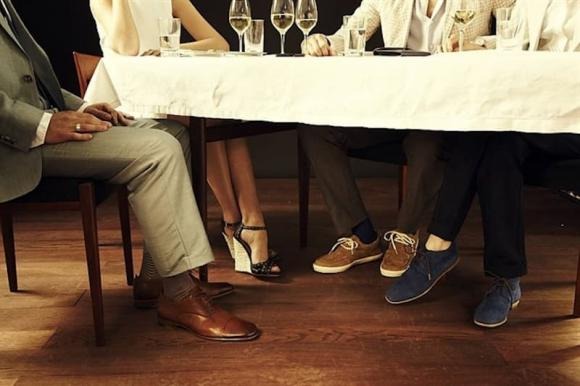 Theo truyền thống, chỉ có ăn mày mới dùng đũa gõ vào bát để thu hút sự chú ý của người qua đường.