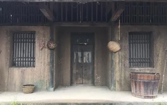 Việc lấy nước sạch trong thời cổ đại là một vấn đề lớn, vì người xưa phải đi xa để lấy nước, khác với ngày nay, chỉ cần vặn vòi là có nước.