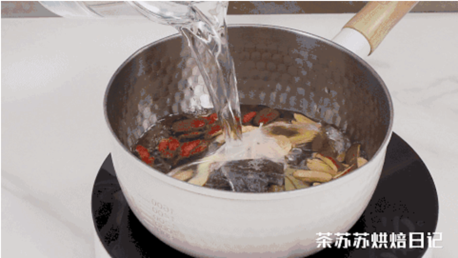 Nguyên liệu để chế biến trà sữa gừng táo đỏ cho khoảng 4-5 ly