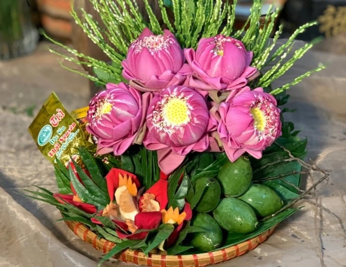 Sử dụng các nhánh cây nhỏ, hoa nhỏ hoặc cành cây để gia tăng độ vững chắc cho kết cấu