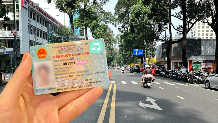 Hành vi không xuất trình được chứng minh nhân dân (CMND), CCCD hoặc thẻ căn cước khi có yêu cầu kiểm tra của người có thẩm quyền bị phạt cảnh cáo hoặc phạt tiền từ 300.000 đồng đến 500.000 đồng.