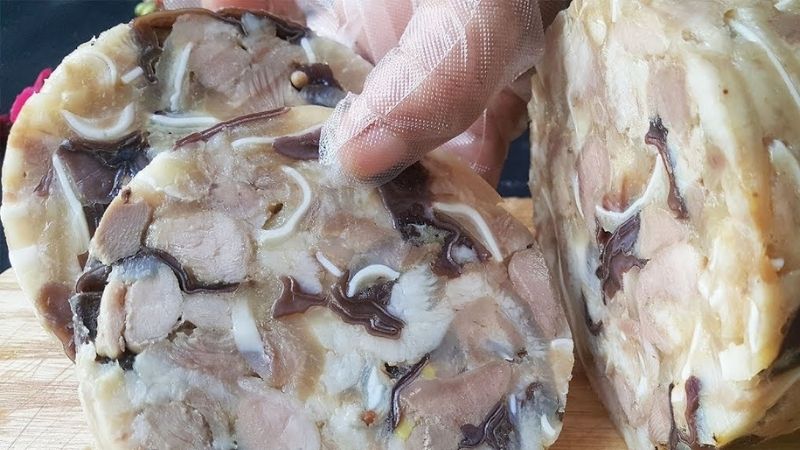 Thành phẩm giò thủ để thưởng thức