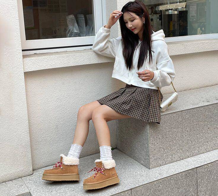 Bốt shearling là lựa chọn truyền thống nhưng không bao giờ lỗi mốt.