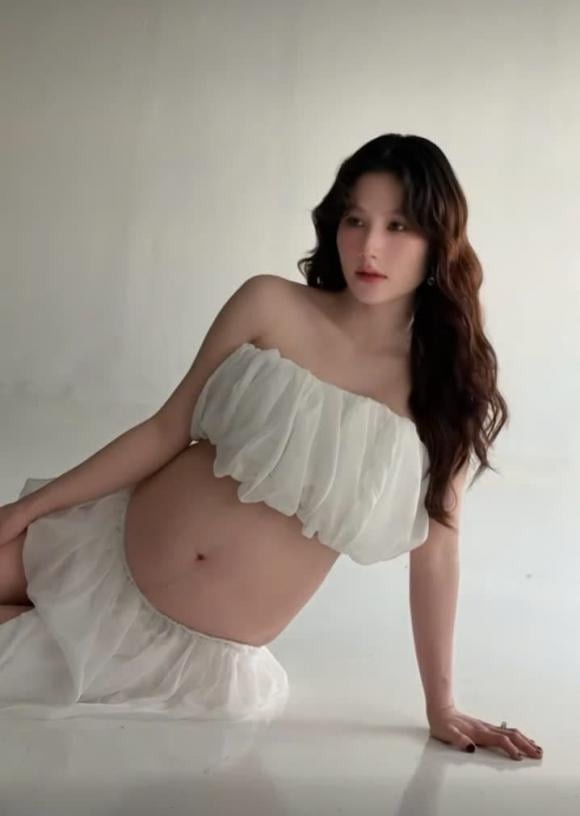 Diễm My 9X vẫn chăm chỉ làm việc và xuất hiện ở những sự kiện của giới showbiz.
