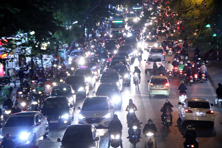 Từ 01/01/2025: 3 trường hợp phải bật đèn xe, ai cũng cần biết kẻo bị phạt. Ảnh minh họa