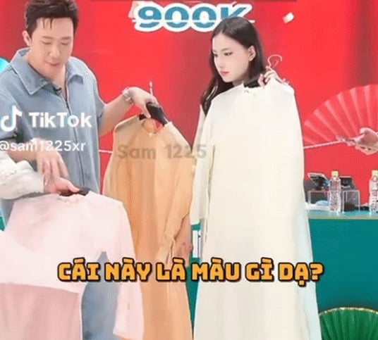 Ngay trên sóng livestream, nam MC đã hỏi: 