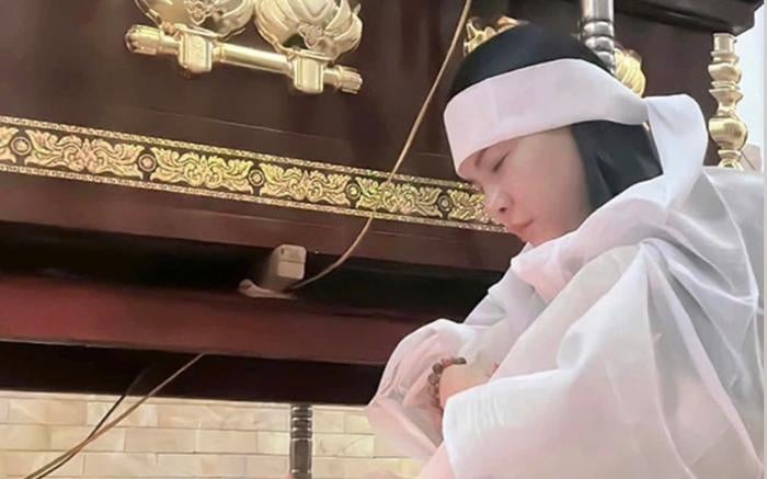 Cát Phượng nghẹn ngào viết trên trang cá nhân nhắc về người cha quá cố