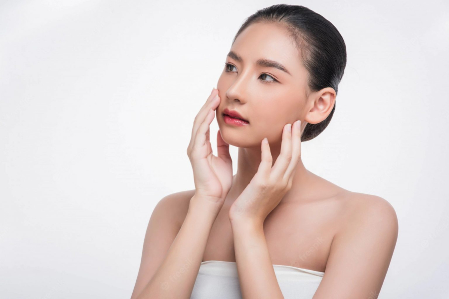 Đôi tay tiếp xúc với rất nhiều bề mặt và dễ mang theo bụi bẩn và vi khuẩn.