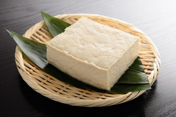 Đậu phụ là một trong những nguyên liệu thường xuyên xuất hiện trong mâm cơm hàng ngày của người Việt.