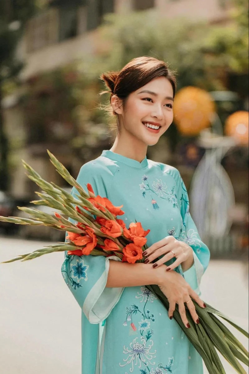 Khi kết hợp với áo dài truyền thống, Link Vào SHBET88 Mới Nhất búi thấp trở nên đặc biệt phù hợp, tạo nên một phong cách vừa thanh lịch vừa thu hút