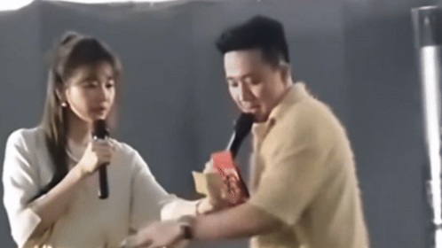 Phản ứng của Hari Won khi thấy tên Tiến Đạt, Trấn Thành có động thái gây chú ý