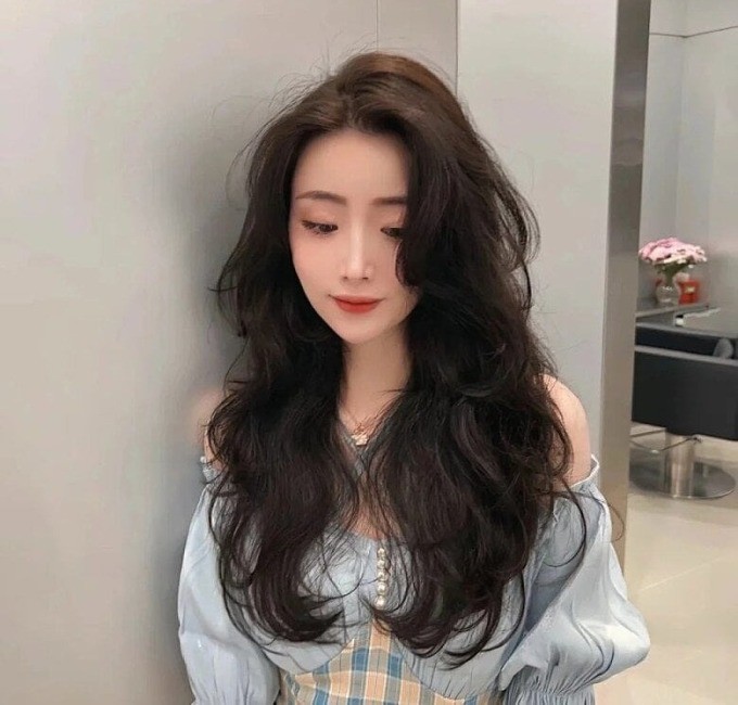 Mặt oval vốn có tỷ lệ khuôn mặt khá cân đối, vì vậy các Link Vào SHBET88 Mới Nhất uốn tầng cao rất phù hợp.