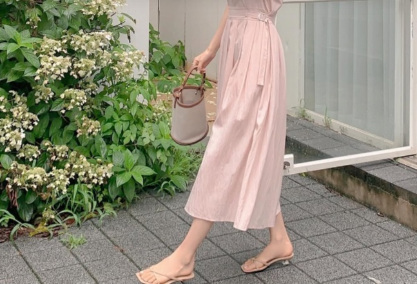 Những màu sắc như đen, nude hay pastel rất dễ phối hợp, giúp bạn hoàn thiện bộ Shbet999 com đăng nhập dịp Tết.