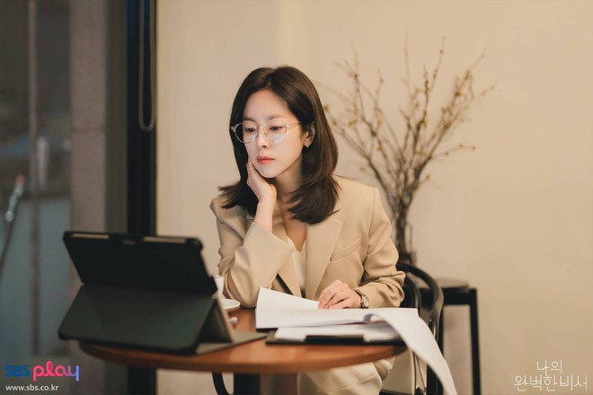 Áo blazer là món đồ không thể thiếu trong tủ quần áo của Han Ji Min.