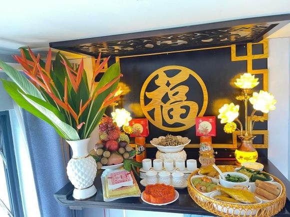 Mặc dù giấy tiền vàng mã là vật phẩm dâng cúng gia tiên, nhưng tuyệt đối không được đặt lên bàn thờ Phật.