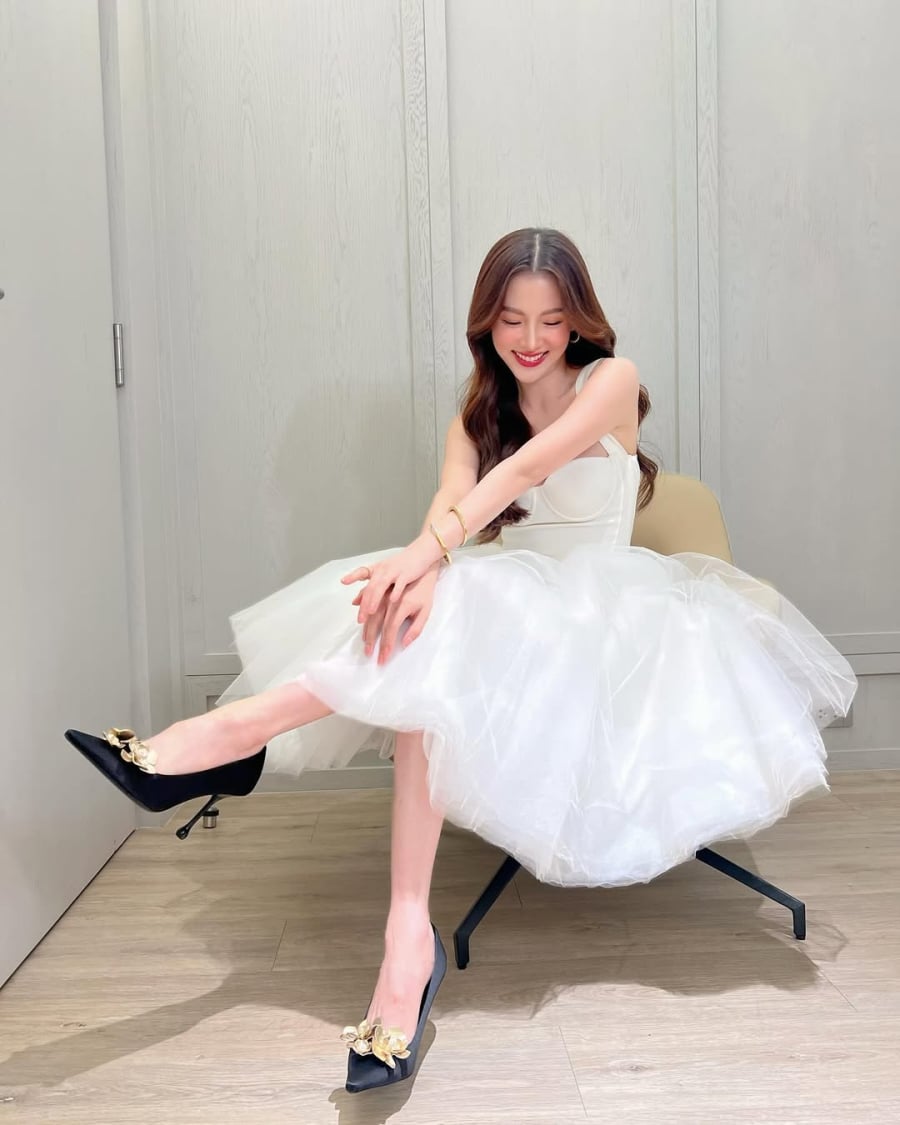 Baifern Pimchanok nổi tiếng với phong cách thanh lịch và tươi mới.